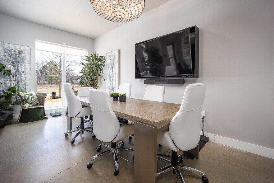 More Photos Of 101 W Apache St, Norman Office For Lease