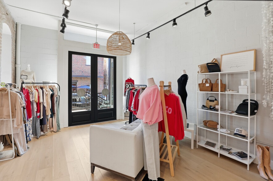 More Photos Of 101 W Louisiana St, McKinney Storefront Retail Office For Lease