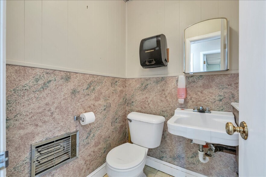 More Photos Of 356-358 Campbell Ave NW, Roanoke Office For Sale