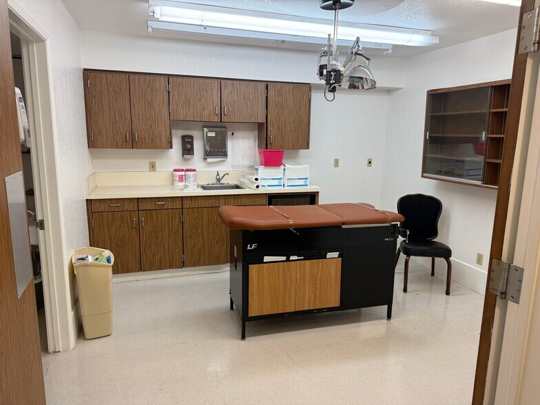 More Photos Of 1467 Palma Rd, Bullhead City Office For Sale