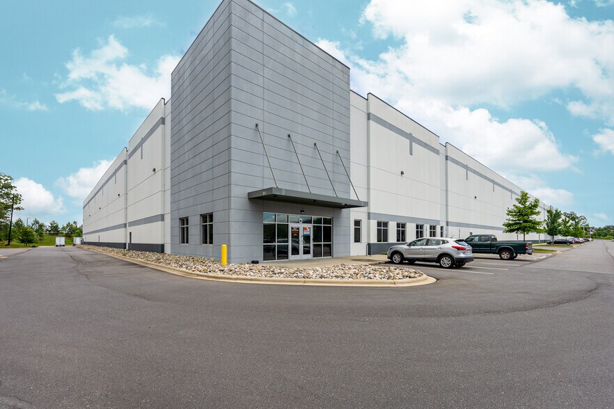 More Photos Of 11201 Ed Brown Rd, Charlotte Warehouse For Lease