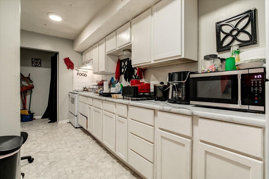 More Photos Of 2713-2715 Benton Blvd, Kansas City Apartments For Sale