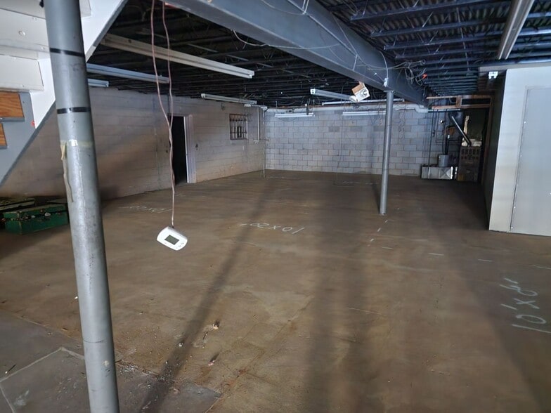 More Photos Of 3441 Brandon Ave, Roanoke Flex For Lease