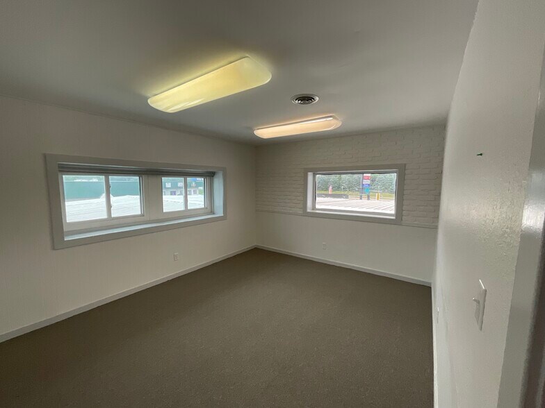 More Photos Of 1524 E Lebanon Rd, Dover Office For Lease