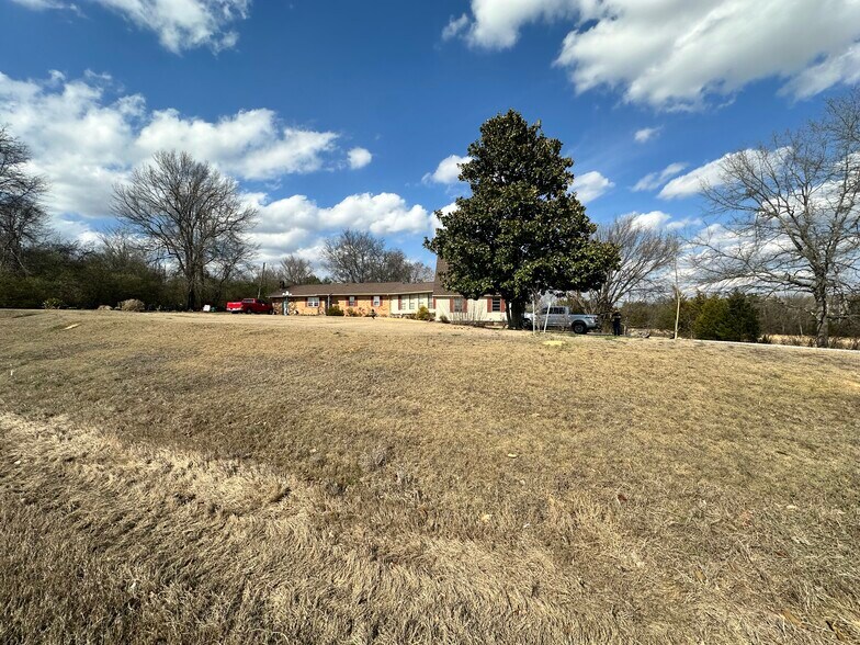 More Photos Of 2840 McCullough Blvd, Belden Office Residential For Sale