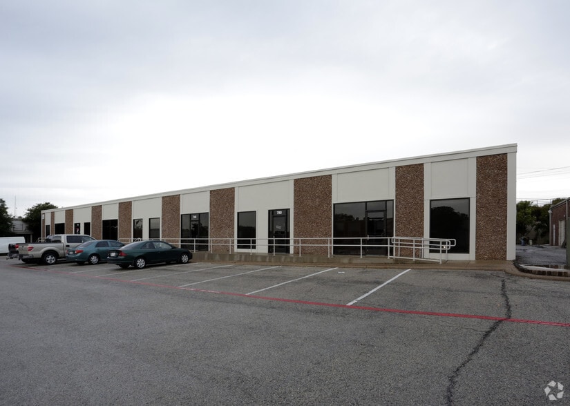 More Photos Of 50-1100 Business Pky, Richardson Unknown For Lease