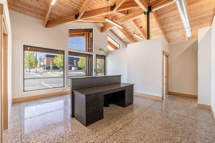 More Photos Of 8512 N Wayne Dr, Hayden Flex For Lease