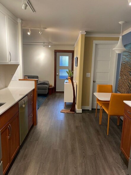 More Photos Of 215 N East Ave, Fayetteville Office For Sale