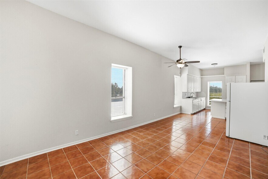 More Photos Of 923 Loop 332, Liberty Hill Storefront Retail Residential For Sale