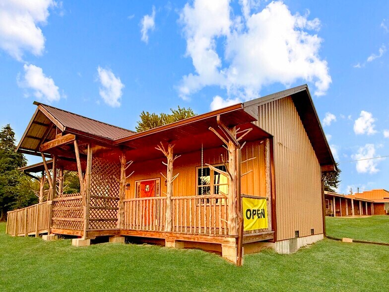 More Photos Of 401 N Busch Ave, Mountain Grove Office For Sale