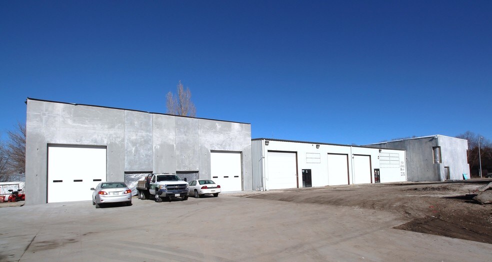 More Photos Of 1920 Holdrege St, Lincoln Light Distribution For Lease