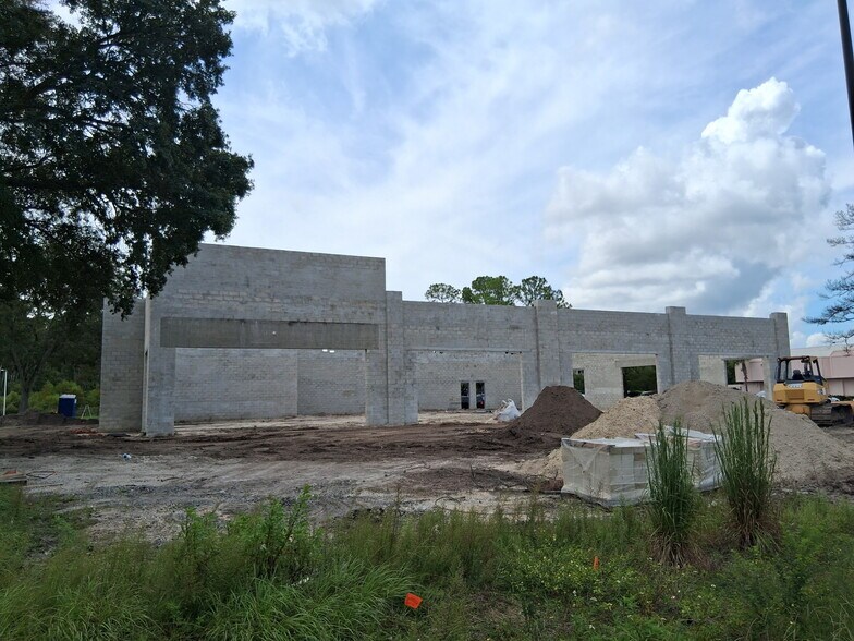 More Photos Of 8730 Baymeadows Rd, Jacksonville Storefront For Lease