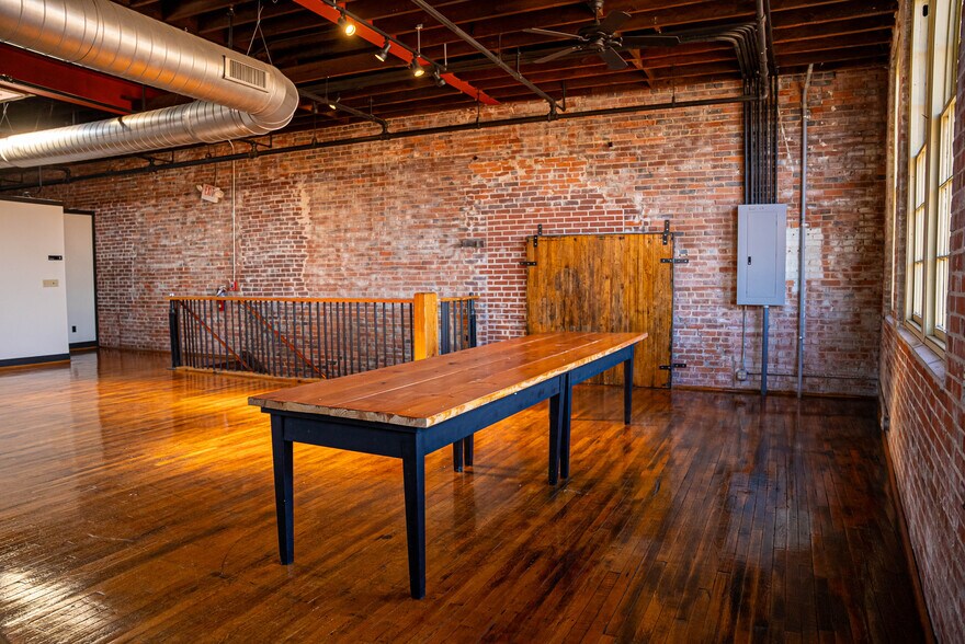 More Photos Of 146 Maxwell Ave, Greenwood Restaurant For Lease