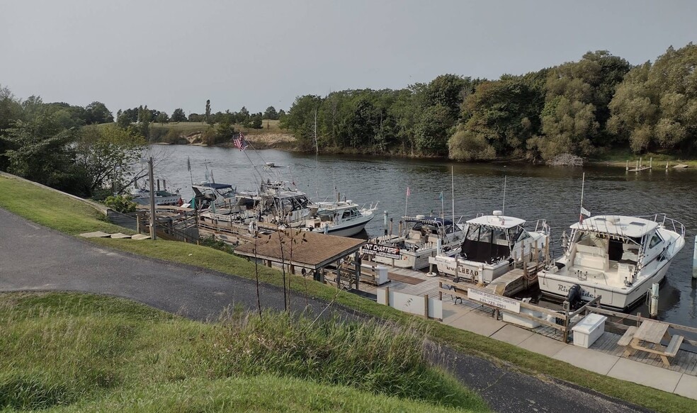 More Photos Of 520 Water St, Manistee Hotel For Sale