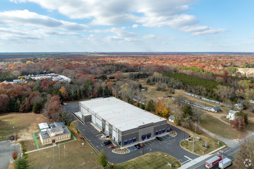 More Photos Of 1930 Lakewood Rd, Toms River Warehouse For Lease