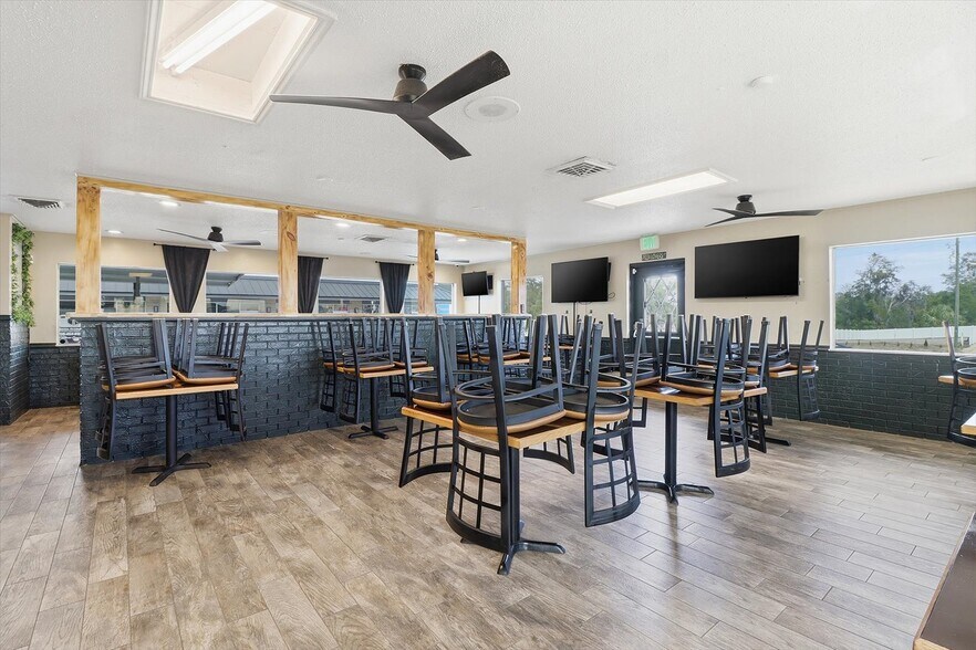 More Photos Of 859 S US Highway 41, Inverness Restaurant For Sale