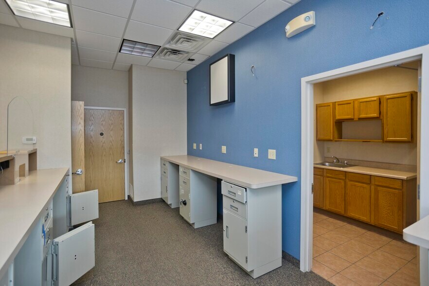 More Photos Of 422 Main St, Easthampton Freestanding For Lease