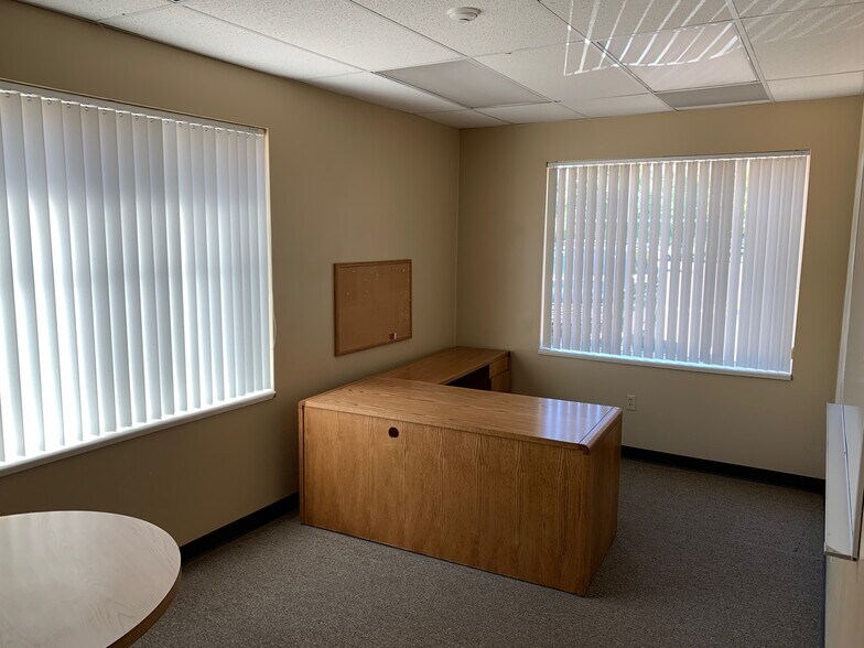 More Photos Of 115 Golf Course Rd, Logan Office For Lease