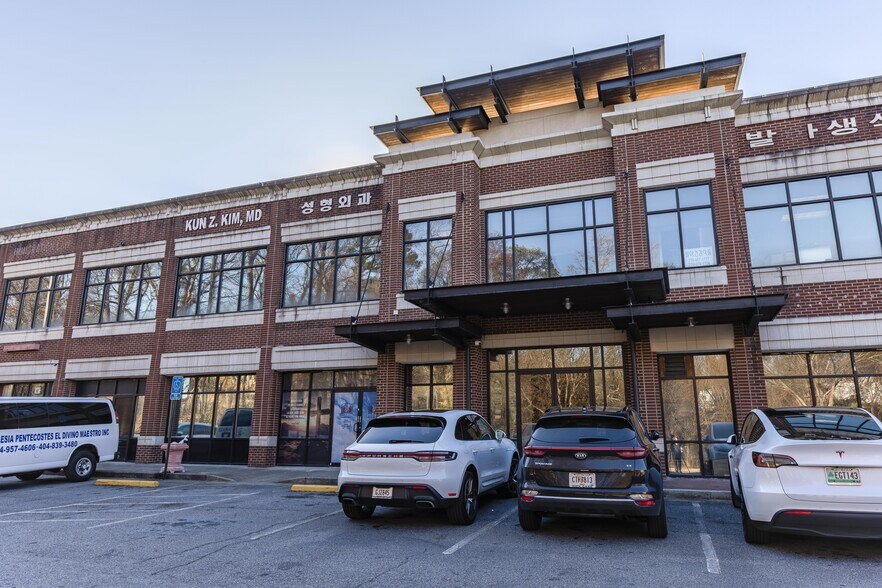 More Photos Of 3042 Oakcliff Rd, Doraville Medical For Sale