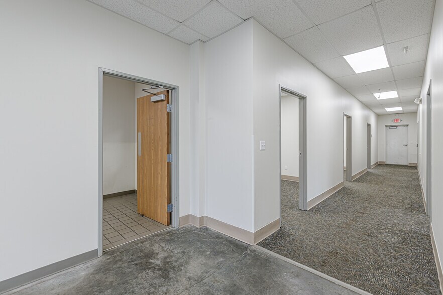 More Photos Of 1715 W Commerce Dr, Marshall Service For Sale