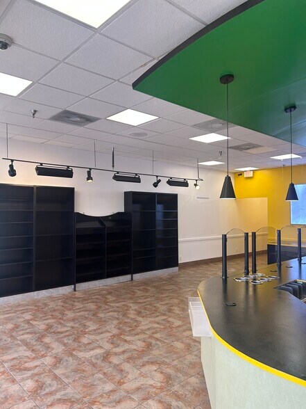 More Photos Of 428 Solomons Island Rd N, Prince Frederick General Retail For Lease