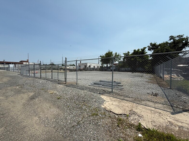 More Photos Of 914 Sylvan St, Camden Land For Lease