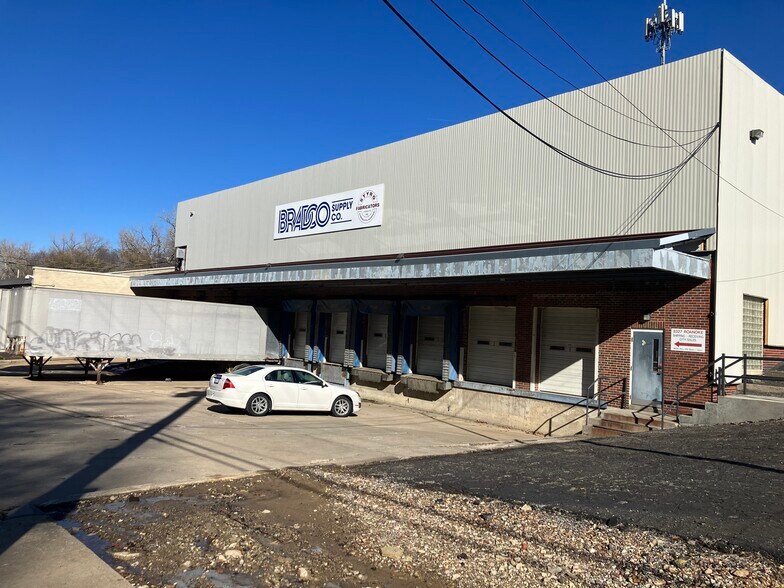 More Photos Of 3327 Roanoke Rd, Kansas City Industrial For Sale