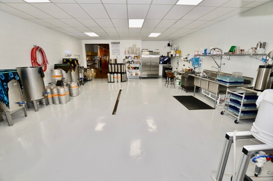 More Photos Of 315 1/2 N Main St, Gunnison General Retail For Sale