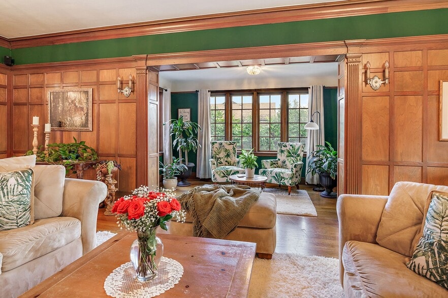 More Photos Of 2336 Table Rock Rd, Medford Freestanding For Sale