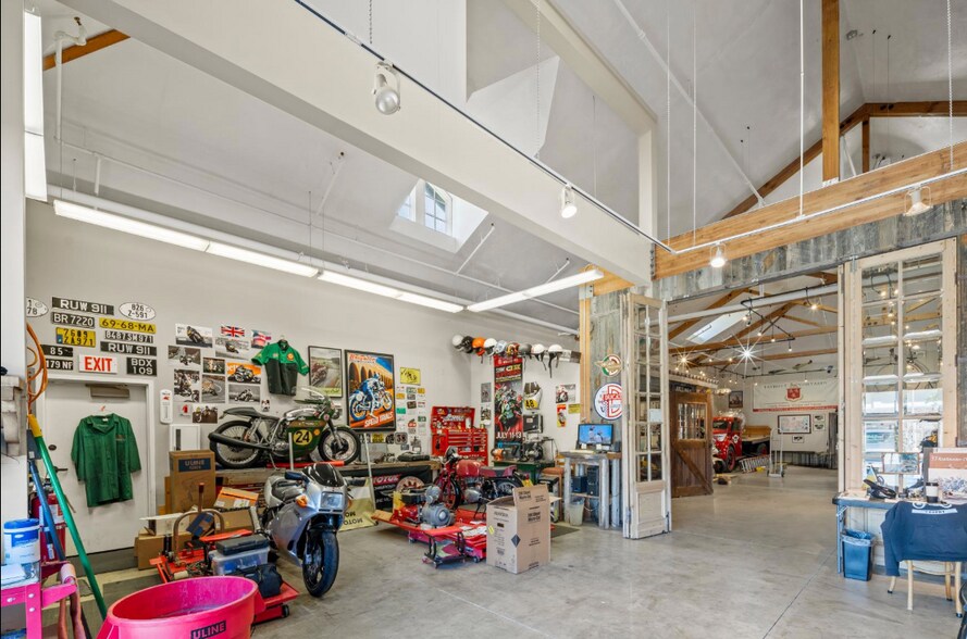 More Photos Of 4 E Carmel Valley Rd, Carmel Valley Freestanding For Lease