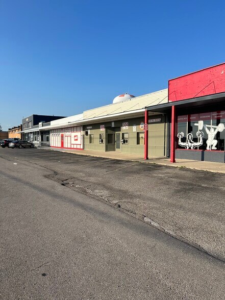 More Photos Of 304-306 N Dixie Dr, Vandalia Storefront For Sale