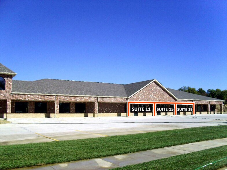 More Photos Of 2918-2922 N Center St, Maryville Unknown For Lease