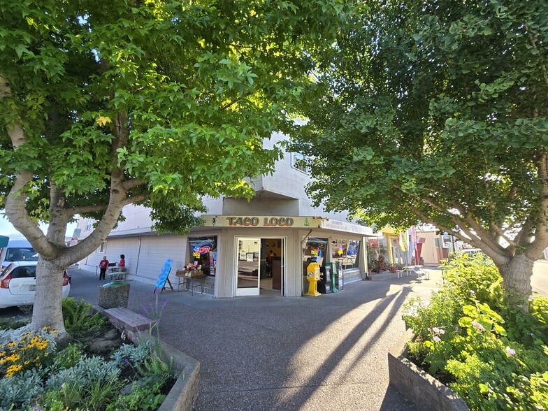 More Photos Of 931 Main St, Fortuna Showroom For Sale