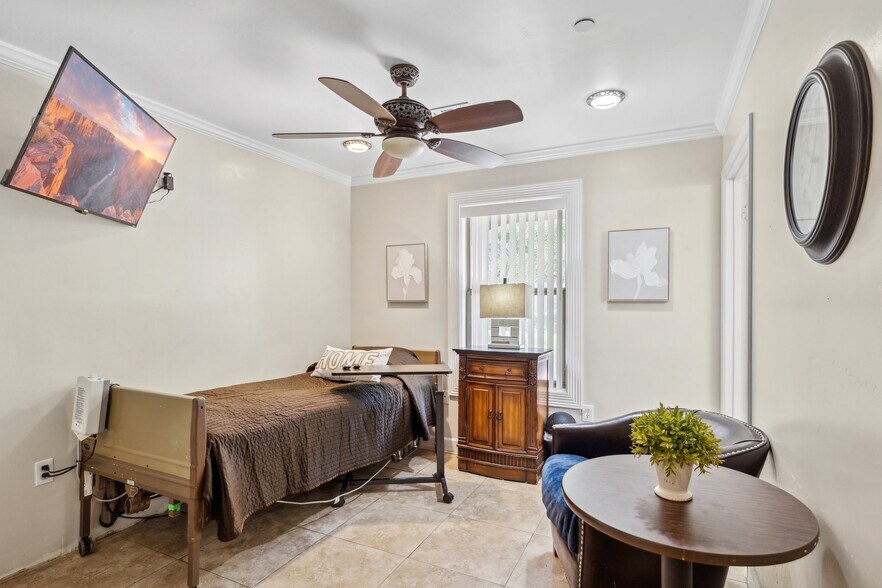 More Photos Of 3827 E Oak St, Phoenix Assisted Living For Sale