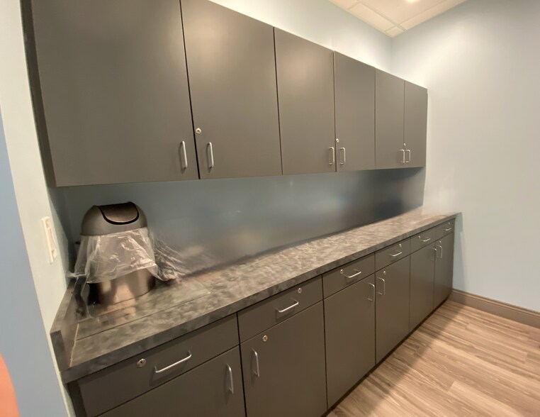 More Photos Of 788 S Watters Rd, Allen Medical For Lease