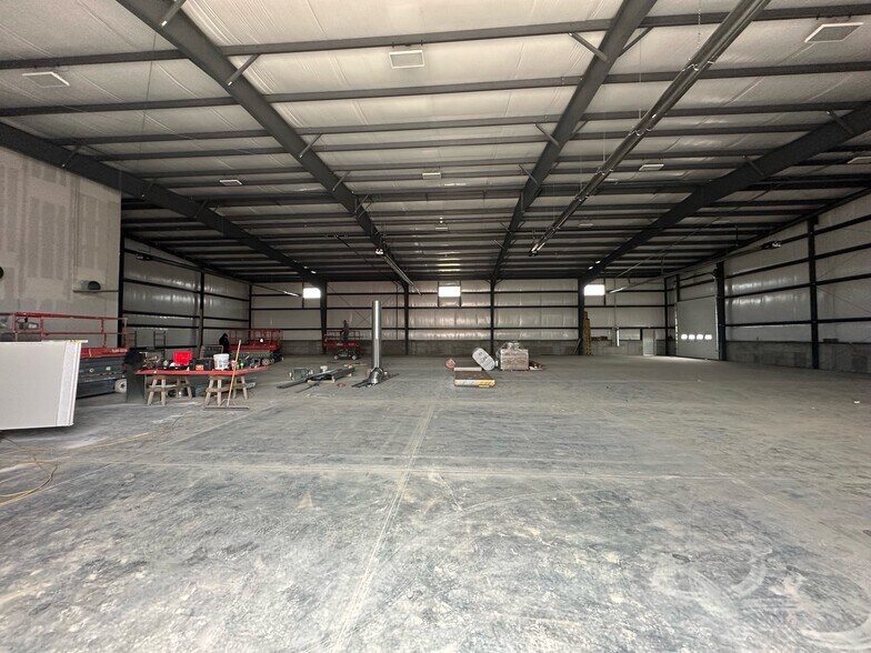 More Photos Of 9121 Kilby Dr, Harrison Warehouse For Lease