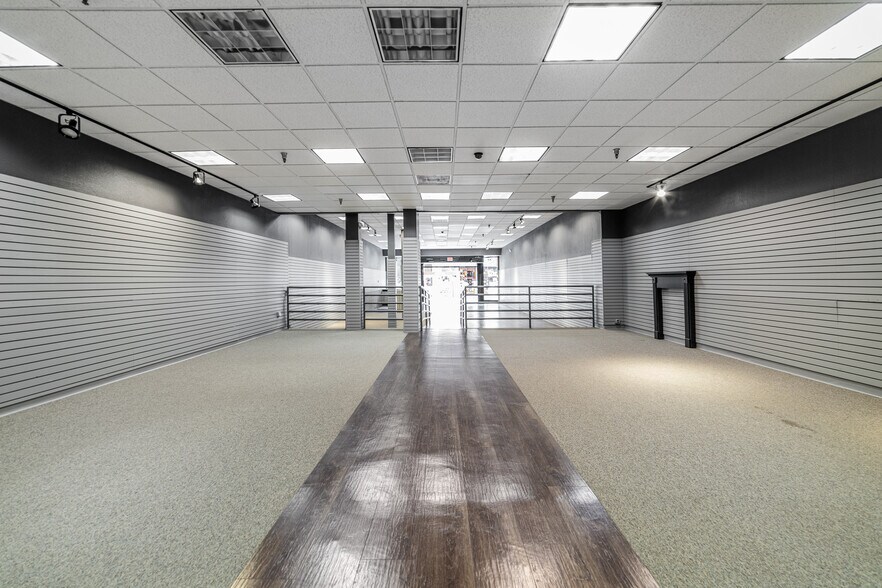 More Photos Of 2209 Richland Mall, Mansfield Storefront For Lease