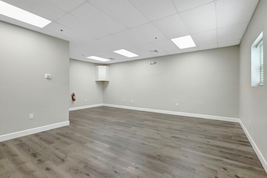 More Photos Of 3801-3815 Oleander Ave, Fort Pierce Warehouse For Lease