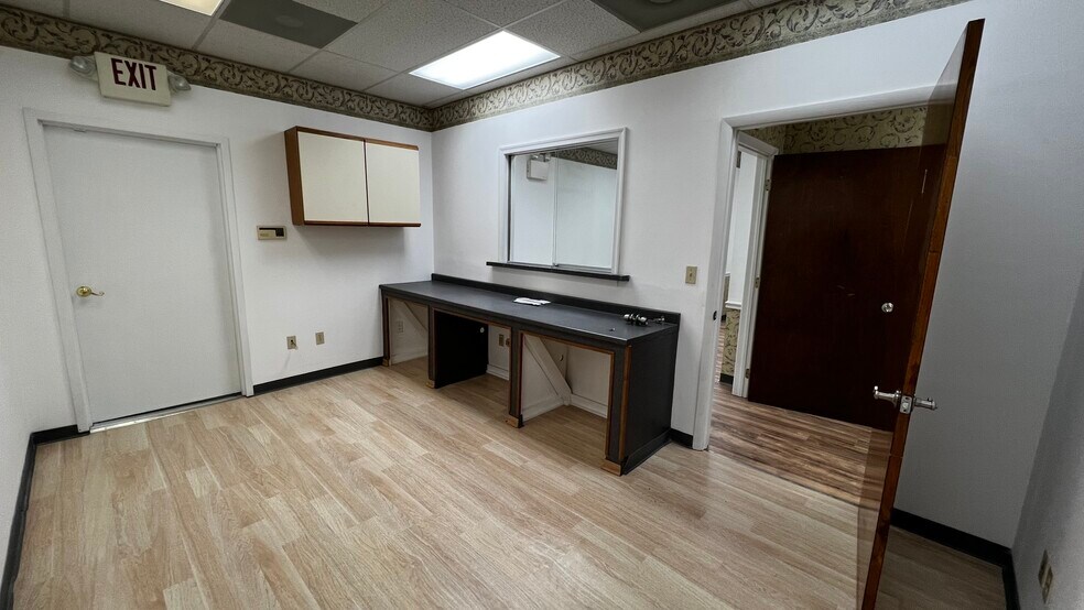 More Photos Of 25 S Broad St, Nazareth Medical For Lease