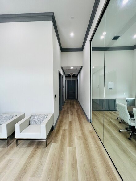 More Photos Of 1325 Main St, Katy Medical For Lease