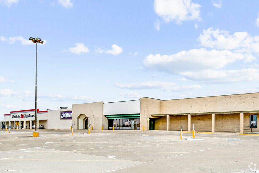 More Photos Of 1505-1601 Kansas Ave, Liberal Unknown For Lease