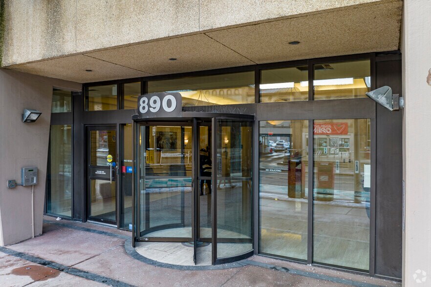 More Photos Of 890 Yonge St, Toronto Office For Lease