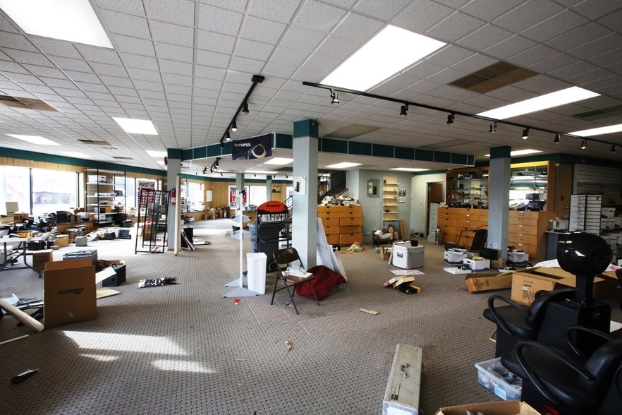 More Photos Of 6 N Black Horse Pike, Runnemede Storefront Retail Residential For Lease