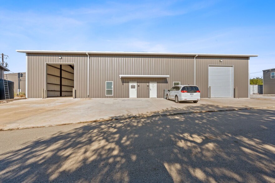 More Photos Of 14707 Fitzhugh Rd, Austin Warehouse For Lease