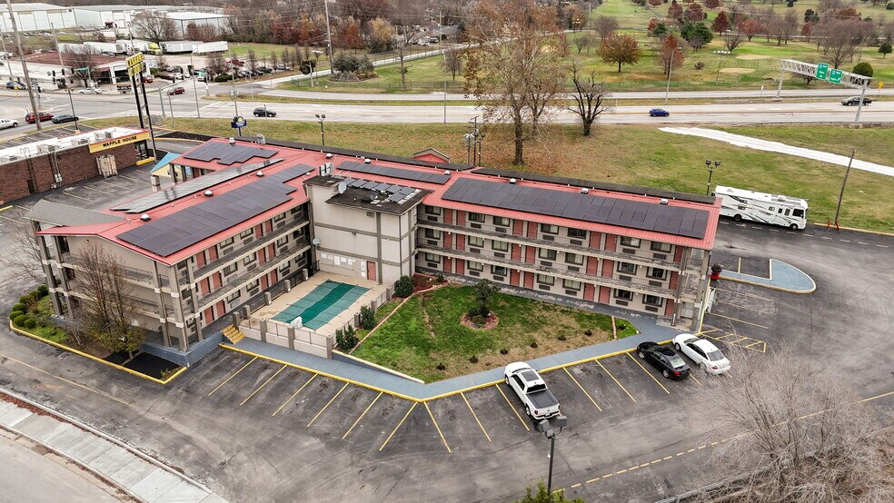 More Photos Of 3114 N Kentwood Ave, Springfield Hotel For Sale