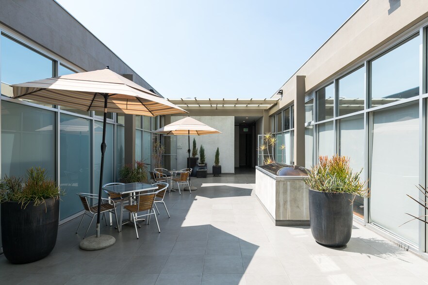 More Photos Of 8322 Beverly Blvd, Los Angeles Office For Lease