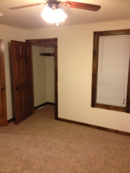 More Photos Of 1004 15th Ave SE, Rochester Flex For Sale