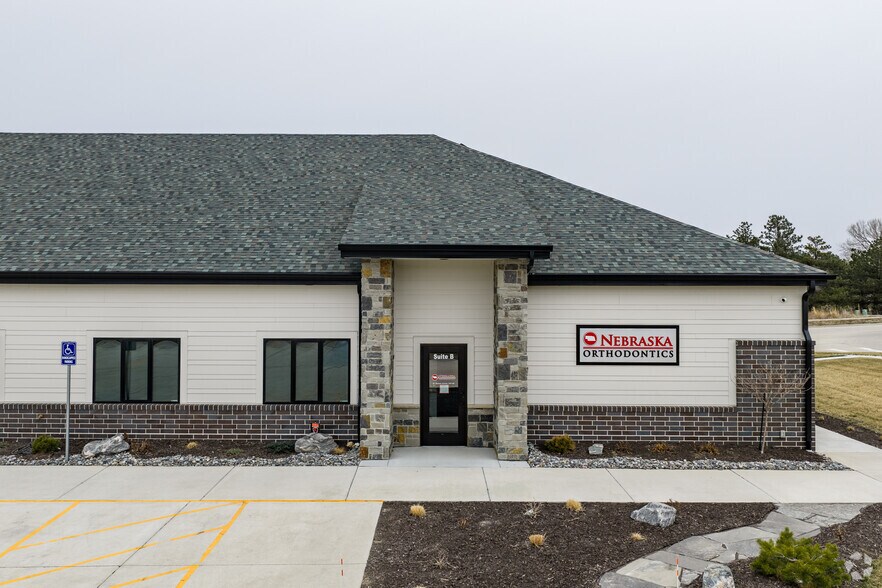 More Photos Of 7410 Suncrest Dr, Lincoln Office For Sale