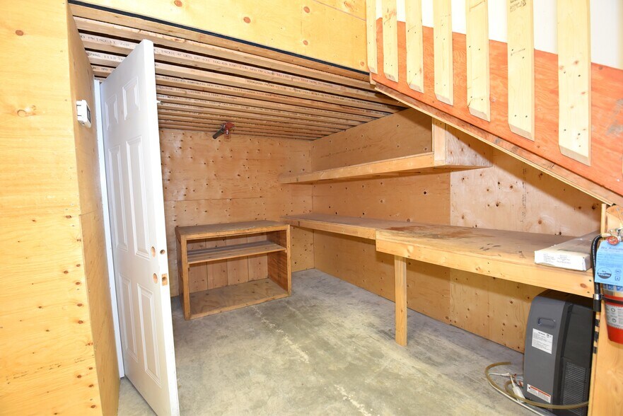 More Photos Of 9903 209 St NW, Edmonton Warehouse For Sale