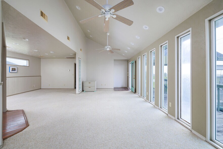 More Photos Of 3120 Hwy 87, Crystal Beach Office Residential For Sale